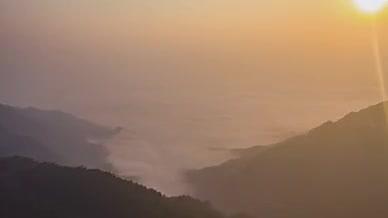 4k航拍自然风光峡谷清晨云海薄雾涌动视频的预览图